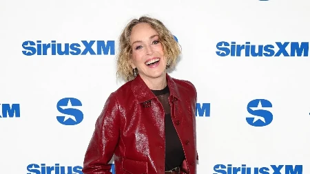 Niko mu nije ravan! Šeron Stoun imenovala kolegu koji se ljubi kao bog!