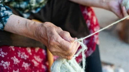 Kako tkanje iz sela Vrnjačke Banje čuva zaboravljene uzorke: Priče majstora tkanja i vezilja