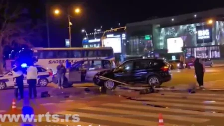 UHAPŠEN VOZAČ KOJI JE OBORIO SEMAFOR NA PROLAZNIKA Detalji nesreće u Novom Sadu