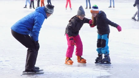 DRAMA NA JEZERU Osmogodišnji dečak propao kroz led i izvučen posle dva i po sata - nije davao znake života, a onda se dogodilo ČUDO