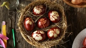 Monasi sa Hilandara jedino ovako farbaju uskršnja jaja, ne koriste veštačke boje