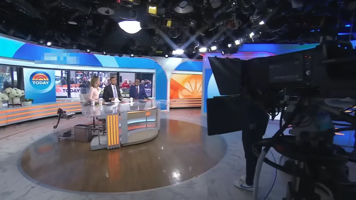 VODITELJ ŠOKIRAO KOLEGINICU Usred javnog prenosa rekao nešto što nije smeo, kako je samo mogao?