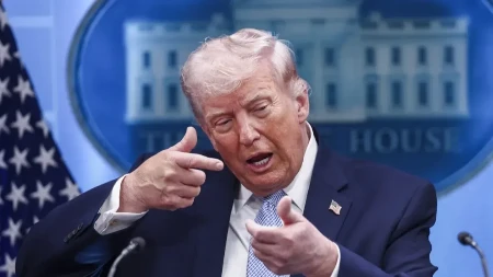 "TRAMP JE VOJNI MORON" Brutalne uvrede u Senatu, Šumer bez dlake na jeziku!