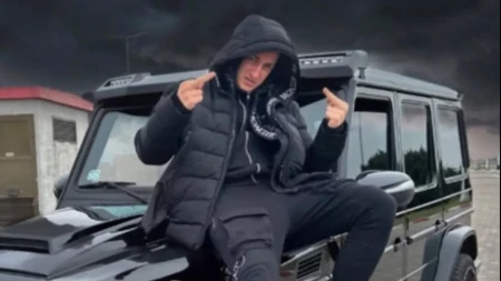 ZARAĐUJE BOGATSTVO, A ŠTEDI NA KVADRATIMA Šokiraćete se kada saznate u kakvom stanu živi Desingerica!