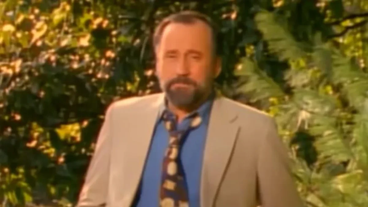 PEVAČ (87) HITNO HOSPITALIZOVAN Poznato u kakvom je stanju nakon pada 