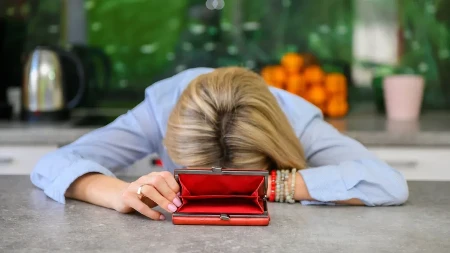 Beda im kuca na vrata: 3 znaka horoskopa čeka finansijski haos do kraja 2026.