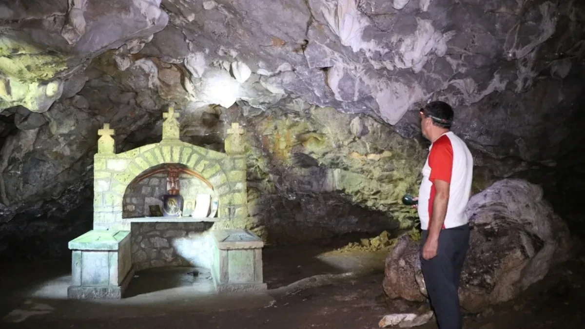 Na ovom mestu je ugušeno 300 Srba! Jedina pećina crkva u našoj zemlji krije krvavu istoriju, a ovako izgleda (FOTO)