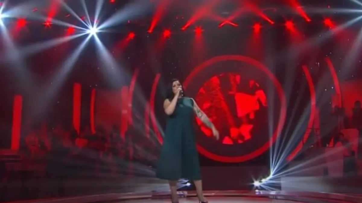"POPELI SU MI SE NA ONU STVAR, DOĐI, GOVEDO MATORO!" Naša pevačica doživela skandal na nastupu