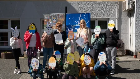 USKRS UZ MOJA KRAVICA PAKETIĆE ZA DECU BEZ RODITELJSKOG STARANJA Imlek obeležio Uskrs donacijom mlečnih proizvoda 