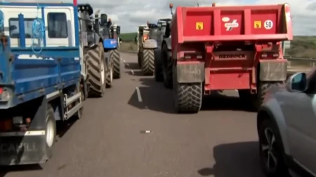 IRCI PROTESTUJU ZBOG CENA GORIVA Pozvana vojska da ukloni blokade!