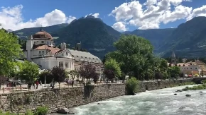 SKRIVENI RAJ NA SEVERU ITALIJE Poznat je po divnoj prirodi, luksuznom velnesu i kvalitetnim vinima