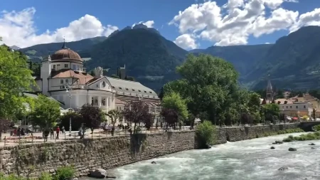 SKRIVENI RAJ NA SEVERU ITALIJE Poznat je po divnoj prirodi, luksuznom velnesu i kvalitetnim vinima