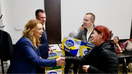 PODRŠKA ZA INTERNO RASELJENA LICA:  Uručeni paketi hrane i isporučen ogrev