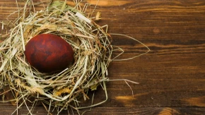 STARI OBIČAJ KOJI PLAŠI SRBE Ako vam se razbije čuvarkuća - veruje se da ovo sledi!