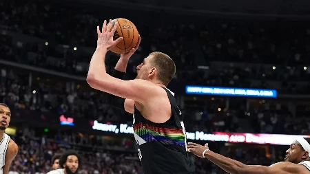 BLISTA I KAD NE ZAPINJE Novi Jokićev tripl-dabl, nije morao ni da se umara