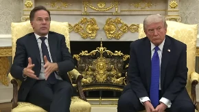 LETI PERJE U BELOJ KUĆI Tramp se obrušio na šefa NATO! Rute je samo ovo izustio