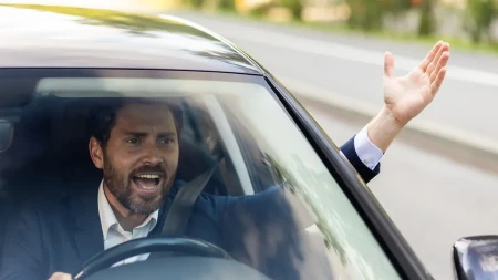 VOZAČE OVE NAVIKE DOVODE DO LUDILA, A KAZNE SU PAPRENE Obratite pažnju