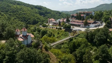 Planina u Srbiji gde se zakon prirode "krši": Auto ide uzbrdo sam, a priče lede krv u žilama
