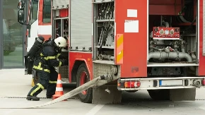 Izgoreo stan na Čukarici: Akcijom vatrogasaca sprečena tragedija i proširenje požara