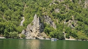 Ovo srpsko jezero pravi je letnji hit: Na hiljade turista iz čitavog sveta stiže podno planine Zlatar