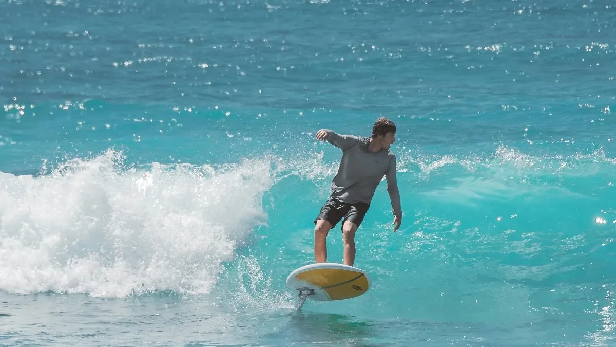 Surfer na dasci se sledio kada je ugledao ko je iza njega Počela je nezamisliva agonija