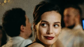 Atraktivniji ste nego što mislite ako se ljudi blizu vas ovako ponašaju Uvek rade ove 3 stvari