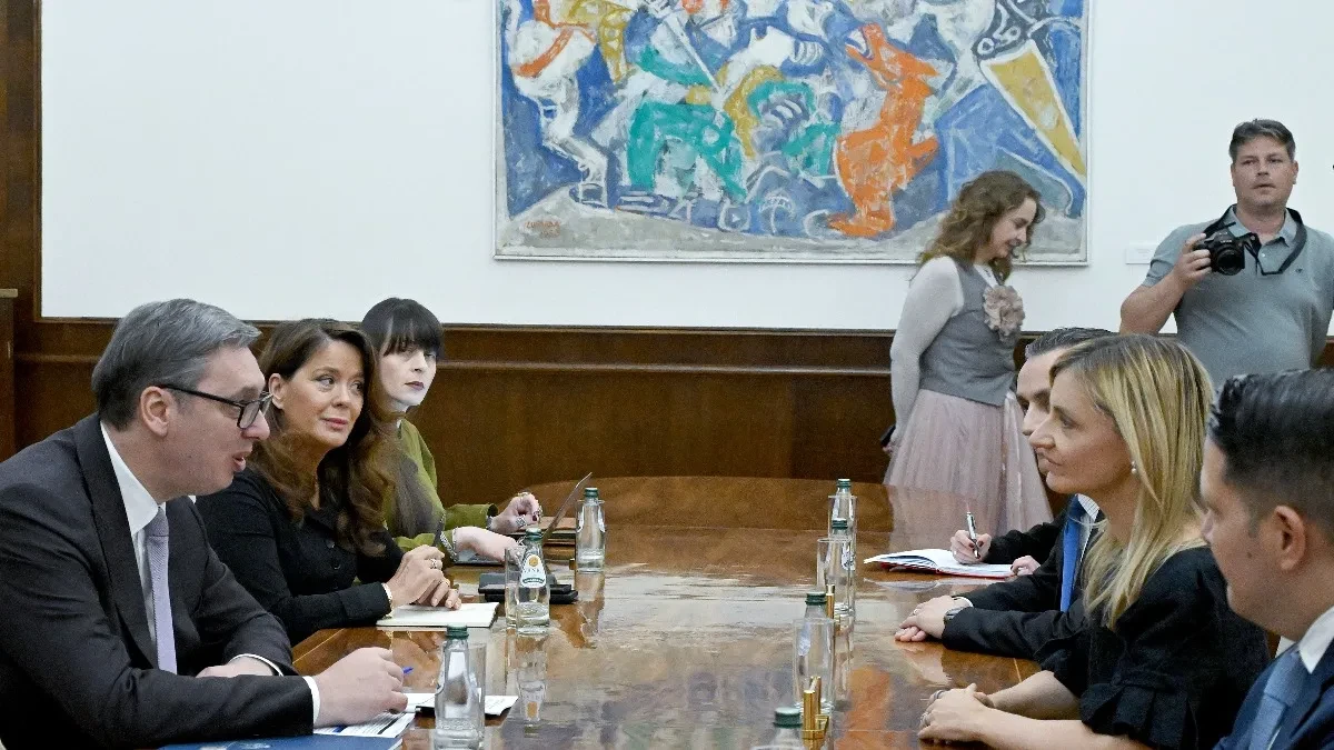 Vučić na važnom sastanku: Predsednik sa podsekretarkom za javnu diplomatiju Stejt departmenta Sarom Rodžers (FOTO)