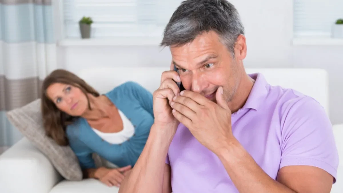 Pripadnici ovih 5 profesija najviše varaju partnere Stručnjak tvrdi: "Iskušenja su prevelika"
