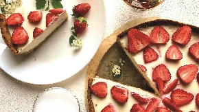 Tart sa jagodama bolji od svake torte:Bukvalno se jede iz pleha, sve dok vam ne pozli