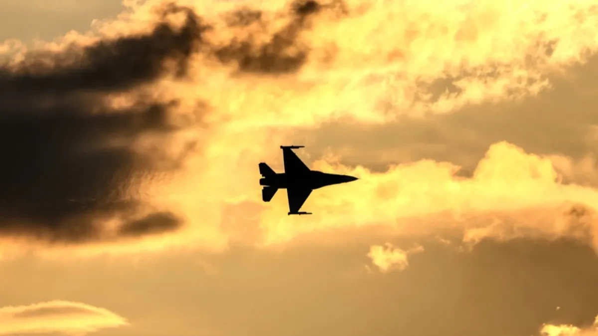 Ruski SU-57 specijalnom raketom razneo dragoceni ukrajinski avion: Mediji javaljaju šok detalje