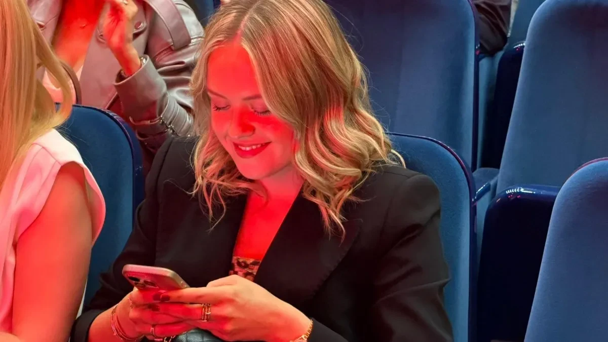 Natalija Jokić u prvom redu na koncertu Magla benda! Dugo je nismo videli u ovakvom izdanju