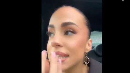 To je ta blokaderska kultura: Pokazuje srednji prst, a onda kuka (VIDEO)
