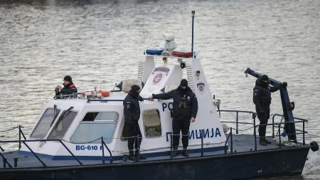 Drama na Savi! Porodici sa bebom otkazao motor, čamac nekontrolisano plutao!