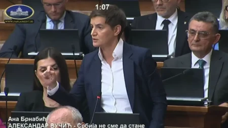 Haos u parlamentu: Blokaderi aplaudirali monstruoznim uvredama o Srbiji! Brnabić: "Sram vas bilo" (VIDEO)