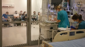 Novi skandal posle epidemije: Putnici sa „kruzera smrti“ smešteni pored beba na intenzivnoj nezi!