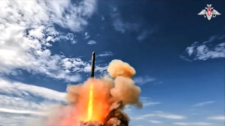"SPRŽIĆEMO VAS NUKLEARNIM BOMBAMA!" Rusija odgovrila NATO-u nakon testiranja "Sarmata"!