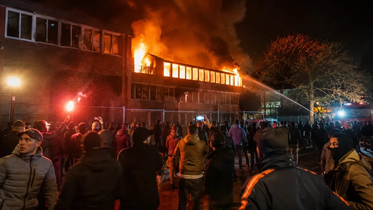 Pakao u Holandiji: Demonstranti zapalili migrantski centar dok su ljudi bili unutra