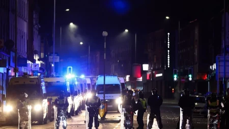 Policija najavila "neviđenu operaciju" zbog protesta: Šalju naoružana vozila, helikoptere i jedinice sa psima u London