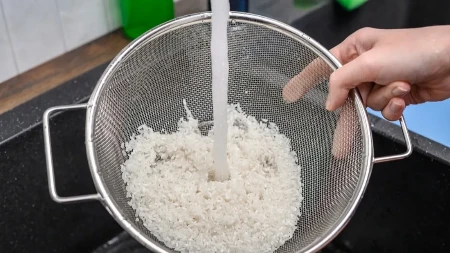 Lovorov list u pirinču: Najbolja kombinacija za uklanjanje teškog metala