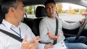 Vic dana: Polaže Mujo vozački ispit i pita ga ispitivač...