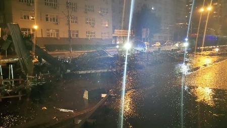 Automobil probio 20 metara ograde kod Sajma! Teška saobraćajka u Bulevaru vojvode Mišića (FOTO)