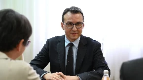 Lažljivi i Kurtijevi mediji na istom zadatku: Petar Petković pokazao kako zajednički napadaju Srbiju
