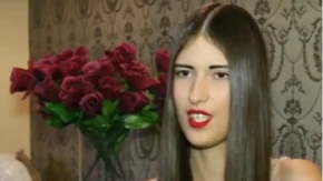 Sandra Meduza ponovo šokira! Za nju se himna Srbije zvala "Sveti Sava", danas promenila lični opis i zgrće ogromnu lovu (FOTO)