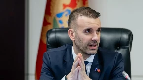 "Danas Baja, sutra zabrana srspke trobojke" Spajić zabranio koncert u Crnoj Gori: Opasan presedan!