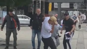 Jezivo nasilje! Blokaderi brutalno napali građane kod Slavije: Četiri osobe završile u bolnici, blokaderi privedeni (VIDEO)