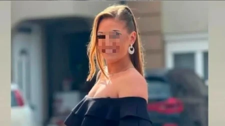 Policajci zatečeni u intimnom odnosu: Ovo je policijska službenica koja je uhvaćena sa kolegom u službenom vozilu (FOTO)