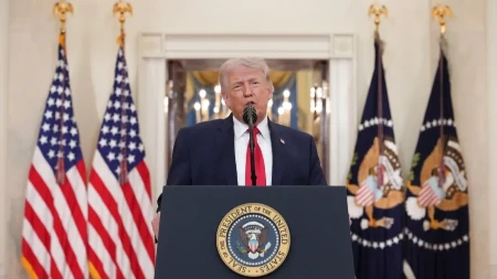 Šta je ovo?! Tramp sat vremena ponavlja samo jednu reč (VIDEO)