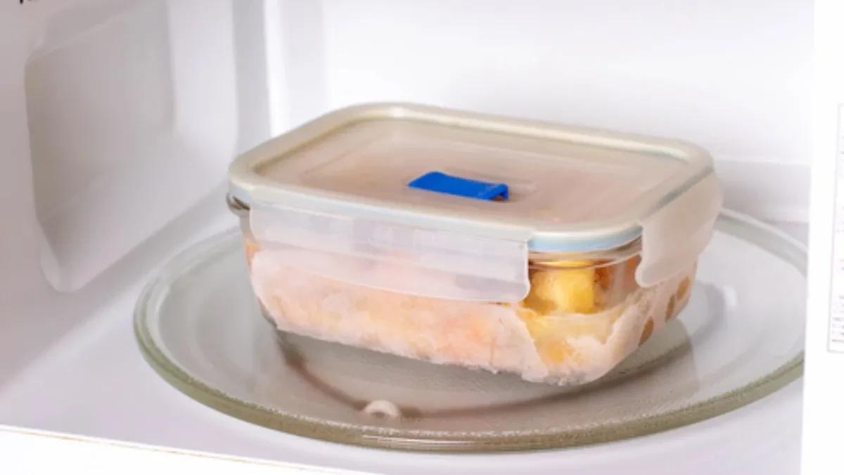 Opasna zabluda u svakoj kuhinji: Evo šta znači trougao na plastici - može vas skupo koštati!
