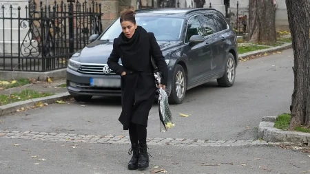 Oduzeta imovina našoj pevačici: "Živim u stanu od 39 kvadrata, sve je prebacio na svoje ime"