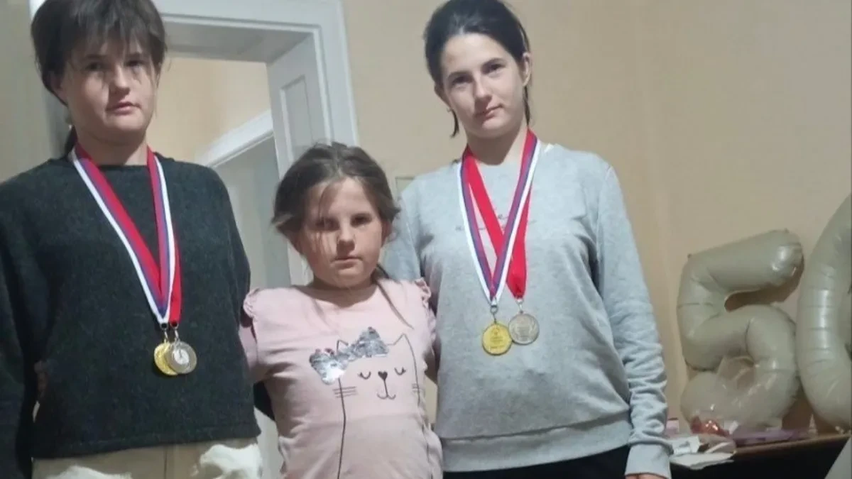 Tri sestrice konačno imaju dom: Srbija pamti badnjake koje su prodavale za majku